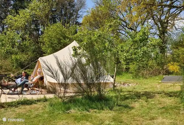 Wandelen, Frankrijk, Puy-de-Dôme, Gouttières, glamping / safaritent / yurt Bell-tent Le Faucon (2/4 pers.)
